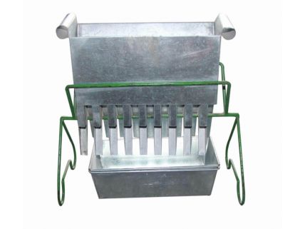 粗集料分樣器 用途： 用于粗集料的分料試驗(yàn) 產(chǎn)品簡(jiǎn)介： ★本產(chǎn)品由：5mm、7.5mm、15mm三付/套組成。